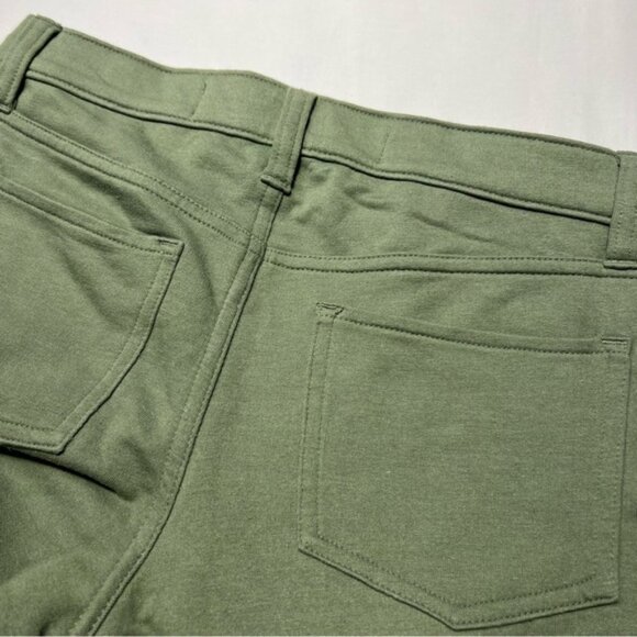 Old Navy Black and Green Casual Shorts with Flat Front Design - Picture 3 of 3